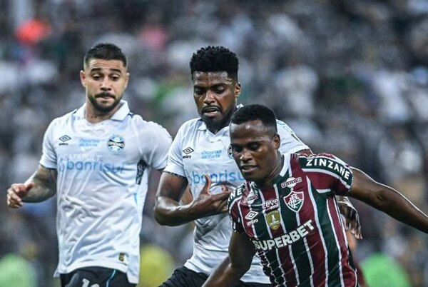 Versus / Fluminense sigue en carrera el eliminar a Gremio en penales