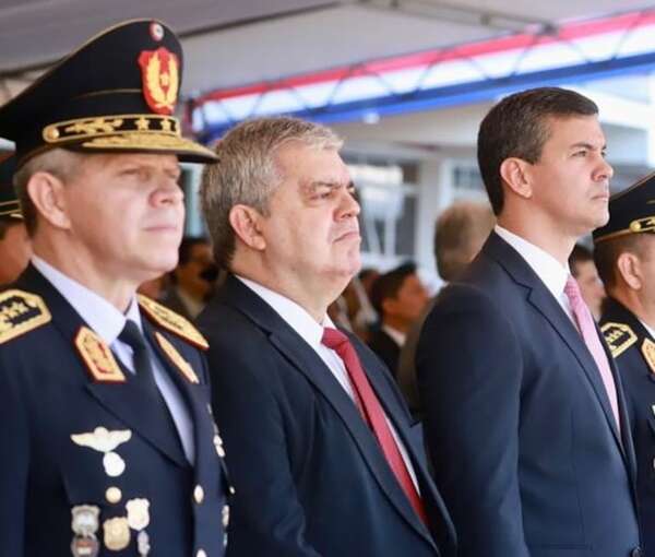 Intendentes de Amambay piden renuncia del ministro Riera y del comandante Benítez - Política - ABC Color