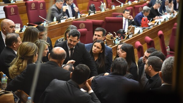 Diputados se plantan y exigen la cabeza de Riera y del jefe de Policía