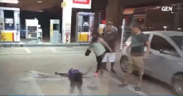 Diario HOY | VIDEO | Mujeres se trenzaron a los golpes por un hombre