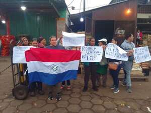 Comerciantes del Mercado de Abasto protestan por repentina orden de desalojo - Nacionales - ABC Color