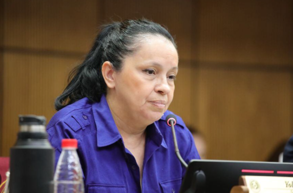Senadora Yolanda Paredes cuestiona que sea reservada la sesión con Riera y Rolón