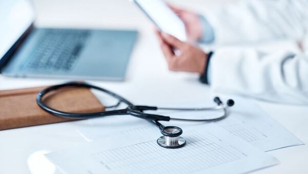 Superintendencia de Salud suspendió a empresas de seguros médicos tras sumario - Nacionales - ABC Color