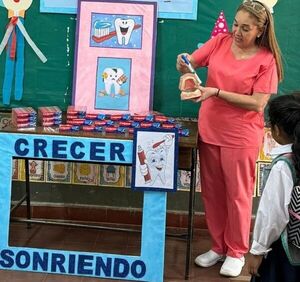 Unos 1.000 niños y niñas de Paraguarí benefiados con "Hambre Cero" reciben kits de cepillado dental - .::Agencia IP::.