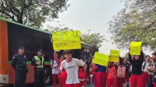 Estudiantes salen a protestar sobre Eusebio Ayala por mejoras en infraestructura del CNC
