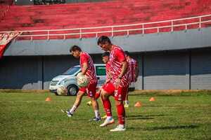 Encuentro entre equipos rojos paranaenses en la Copa Paraguay - La Clave
