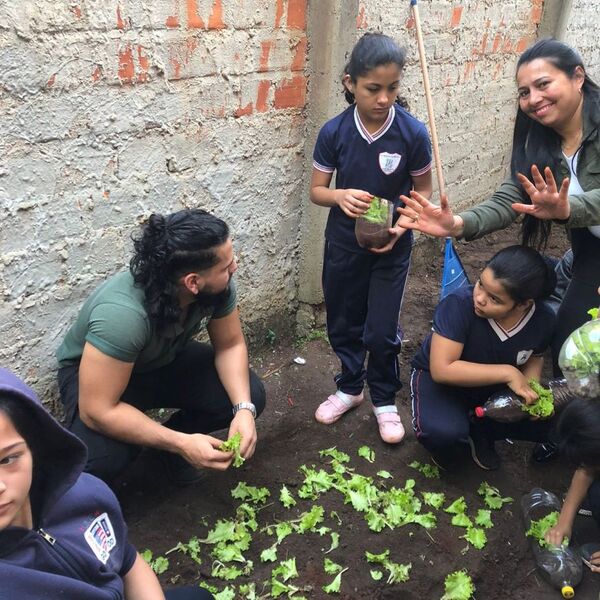 Implementan huerta escolar como parte de la estrategia Escuela Saludable - .::Agencia IP::.
