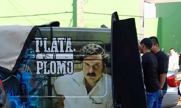 Llamativo furgón con ploteado de Pablo Escobar en último adiós a Lalo Gomes – Prensa 5