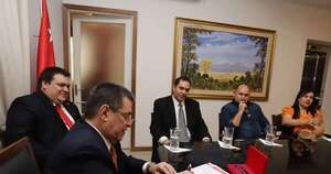 La Nación / El titular de la ANR dio la bienvenida a exdirigentes liberales que se suman al partido
