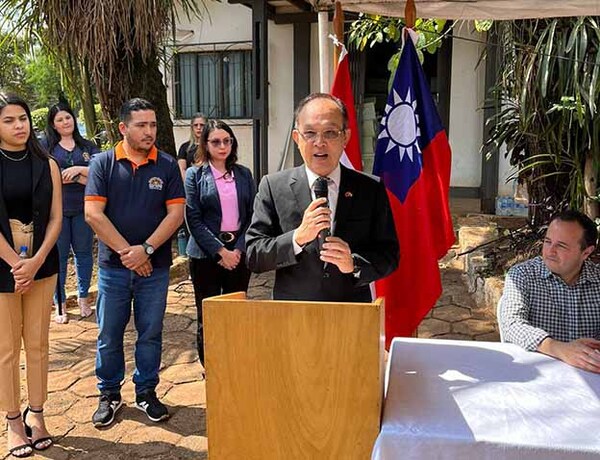 Consulado de Taiwán en Ciudad del Este entrega equipos de movilidad a los más necesitados | DIARIO PRIMERA PLANA