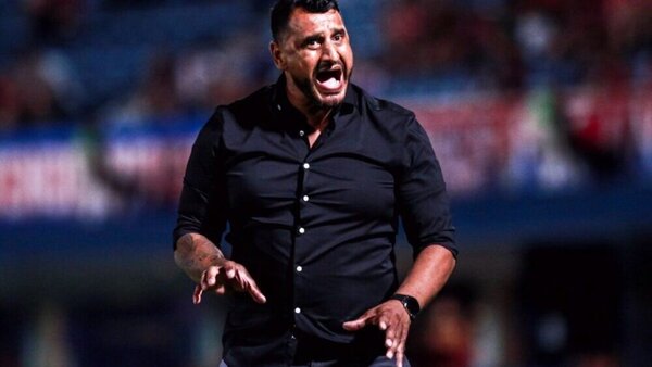 "Fue solo una escaramuza", dijo DT sancionado por APF por tonguear a colega