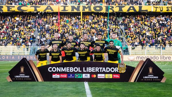 Peñarol resiste en la altura y avanza a cuartos de final