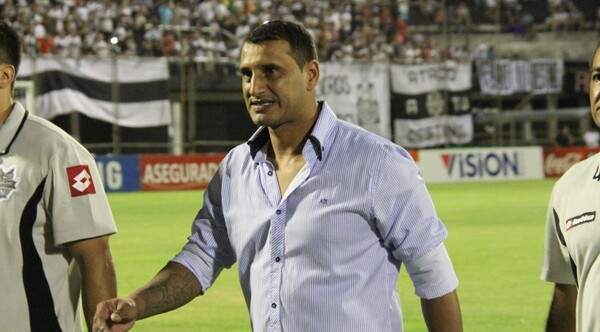 Sanción a Mario Jara: entrenador argentino aseguró que APF nunca lo notificó - trece