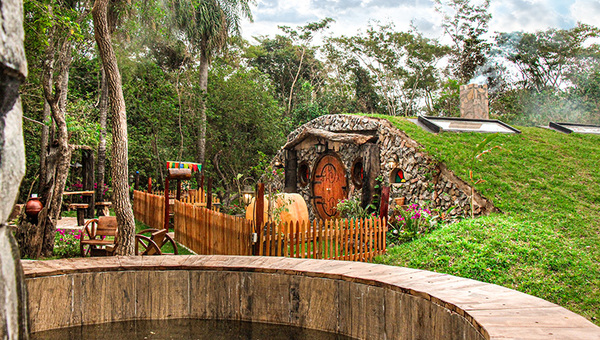 De la Tierra Media a Hogwarts: la magia de Hacienda L&M se expande y planean inaugurar una nueva cabaña inspirada en Harry Potter
