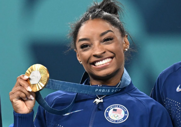 El mal momento que vivió Simone Biles tras pedir una botella de champagne en un club nocturno: “¿Están locos?”