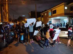 Familiares y vecinos de Pelopincho exigen justicia por asesinato de adolescente - Policiales - ABC Color