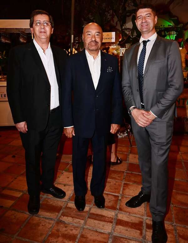 Les Bulles Sonores: Noche de Arte y Champagne - Sociales - ABC Color