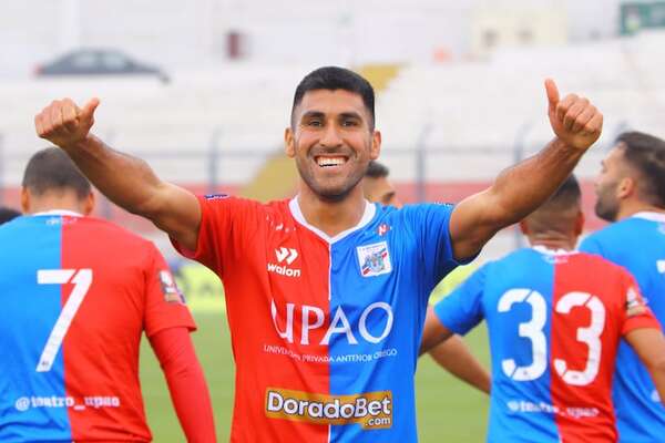 Hat-trick de ‘Pirayú' Benítez en Perú - Fútbol Internacional - ABC Color