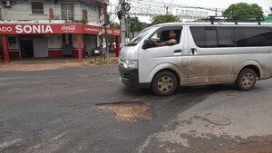 Top 5 de las calles con peligrosos baches y agua servida de Lambaré