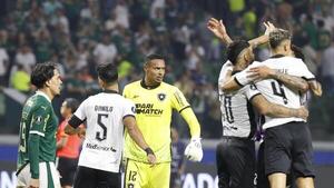Botafogo supera un gran susto con Palmeiras y avanza a cuartos de final