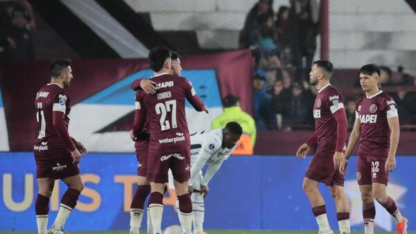 Lanús despacha al campeón Liga de Quito y enfrentará al DIM en los cuartos de final