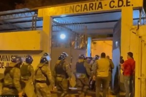 Trasladan a 22 reos de alta peligrosidad a la cárcel de Minga Guazú - ADN Digital