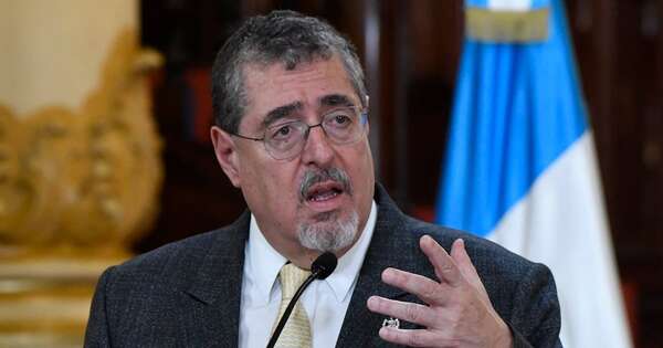 La Nación / Fiscalía pide retirar inmunidad al presidente de Guatemala por presunta corrupción