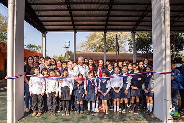 Comuna hernandariense inaugura tinglado multiuso en barrio BellaVista | DIARIO PRIMERA PLANA