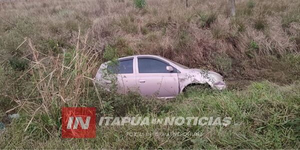 AUTOMÓVIL TERMINÓ EN UNA CUNETA SOBRE RUTA PY06 - Itapúa Noticias