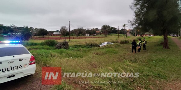 CONDUCTOR PERDIÓ EL CONTROL Y TERMINÓ EN UNA CUNETA EN ENCARNACIÓN - Itapúa Noticias