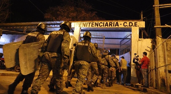 Trasladan a 22 peligrosos internos a Centro de Alta Seguridad en Minga Guazú