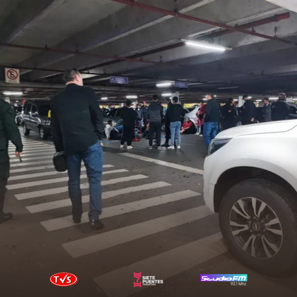 AMPLIO OPERATIVO POLICIAL EN EL HIPERMERCADO LIBERTAD - TVS