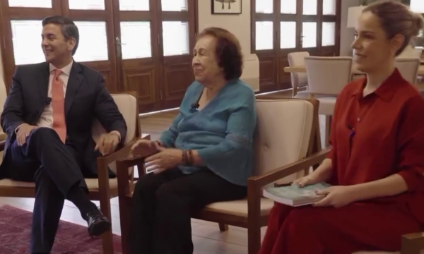 [VIDEO] ¡Profe valé de danza fue homenajeada por el presi Santi Peña!