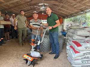 El Comité de producción y fomento Santa Rosa de Barrero Guazú recibe aporte de más de 30 millones