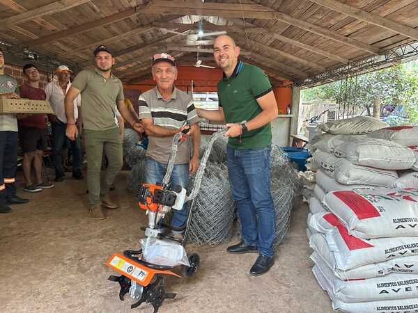 El Comité de producción y fomento Santa Rosa de Barrero Guazú recibe aporte de más de 30 millones