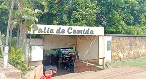 Sanitario del patio de comida de “Oasis”sumido en el abandono y mugre en CDE - La Clave