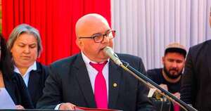 Diario HOY | Concejales entregan al Ministerio del Interior pedido de intervención del municipio de Ñemby