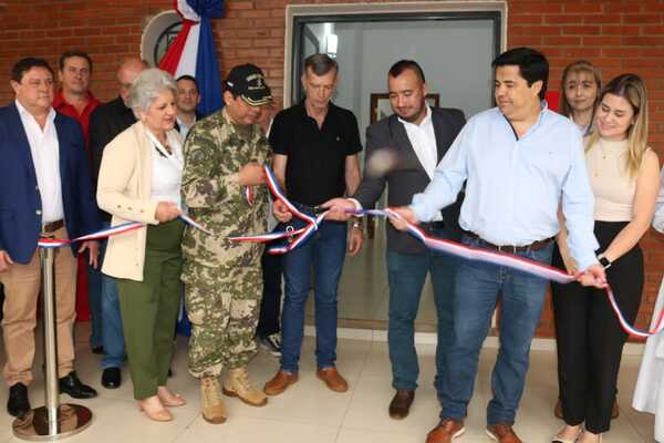 Yacyretá entrega moderno destacamento naval a la Armada en Itapúa