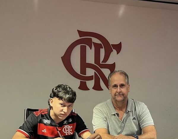 Jorge mora fue presentado en Flamengo y su cara fue furor mundial