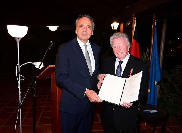 Luis Szarán recibió condecoración como “músico, filántropo y amigo de Alemania” - Música - ABC Color