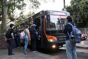 Choferes piden formalización y participar de reforma del transporte público - Economía - ABC Color