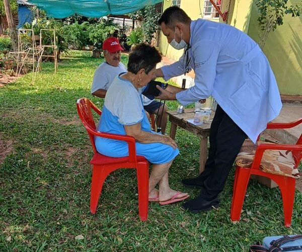 USF Santa Lucía de Itakyry brinda atención domiciliaria a pacientes vulnerables