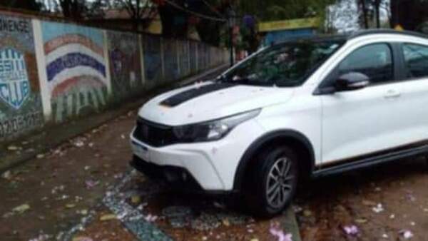 Vehículo estacionado sobre paseo cultural generó malestar en Misiones