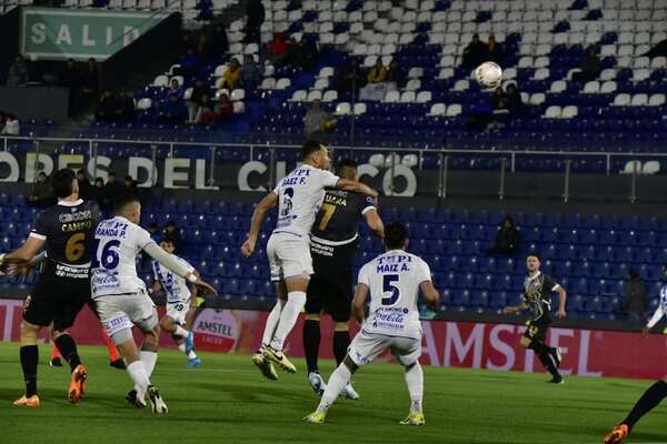 Libertad, en los penales, se anota para los cuartos de final - Fútbol - ABC Color