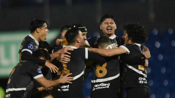 Libertad avanza a los cuartos de final