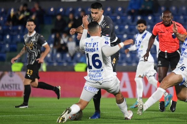 La “lotería” de los penales clasifica a Libertad a los cuartos de la Sudamericana