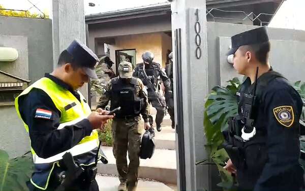 Preocupa a diputado abusos de poder tras allanamiento a casa de “Lalo” Gomes - Nacionales - ABC Color
