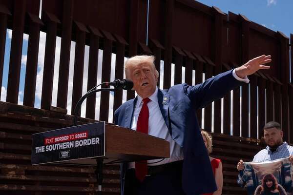 Trump lanza dardos contra Harris mientras ella hace historia como candidata demócrata - Mundo - ABC Color