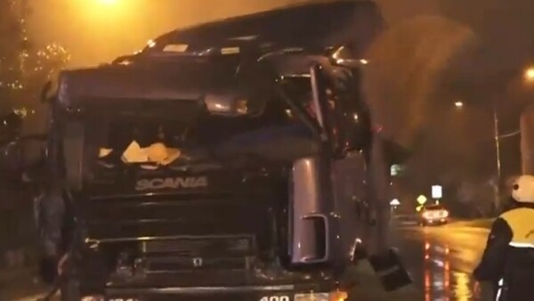 Incendio de vehículo y choque de dos camiones sobre la avenida Madame Lynch