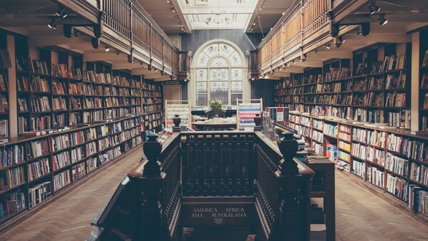 Las bibliotecas físicas sobrevivirán a Internet y a los algoritmos, según historiadores